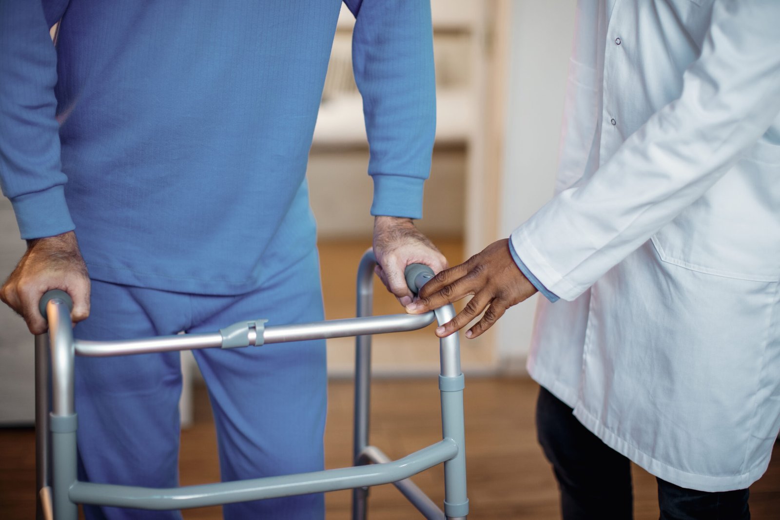 Fisioterapia domiciliar idoso risco de queda