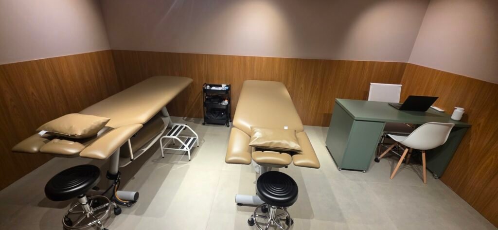Sala de atendimento individual da Checkup Fisio na unidade Flamengo
